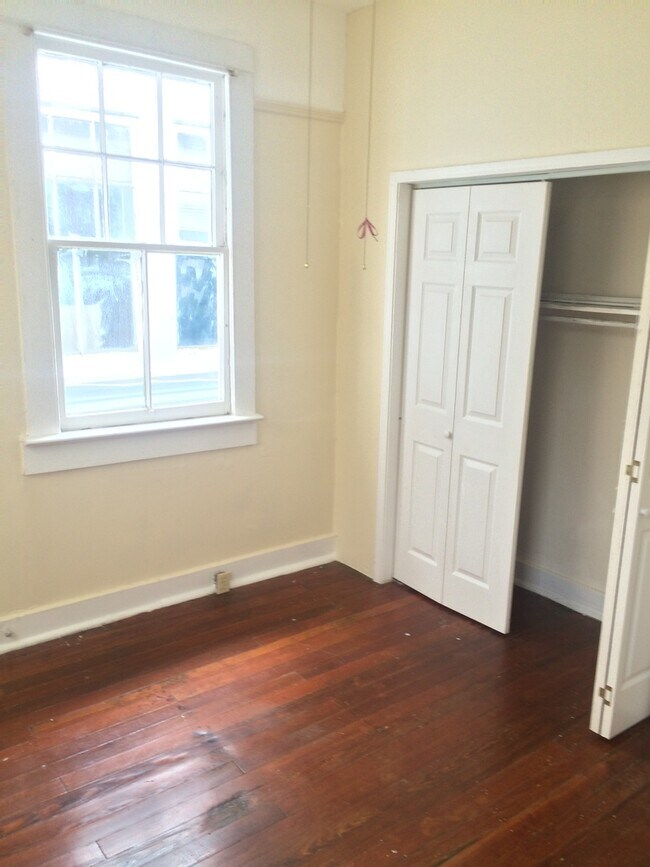 Foto del edificio - 2BD/1BA, Off Street Parking!