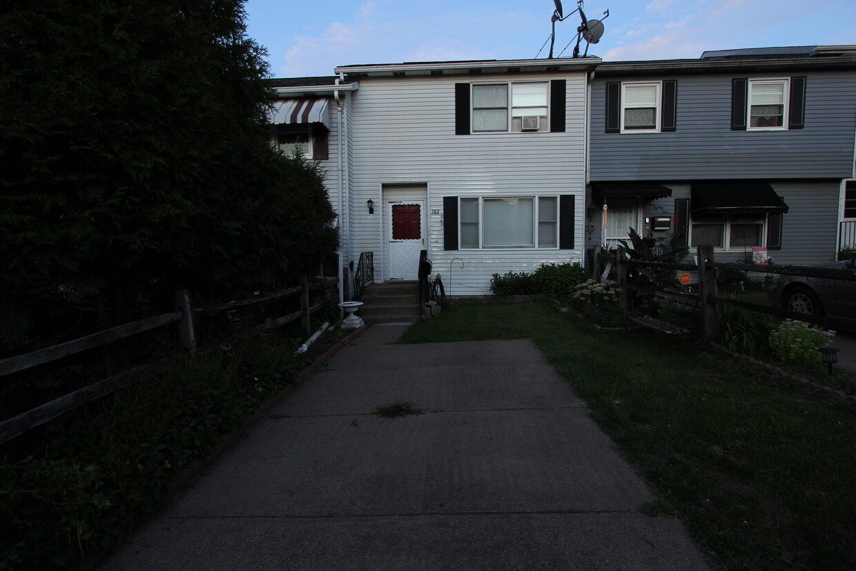 Primary Photo - 182 Hazle St