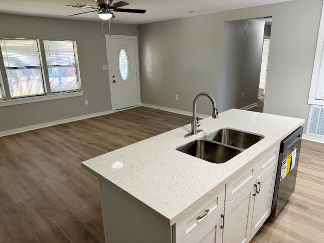 Foto del edificio - 2306 Staunton Dr