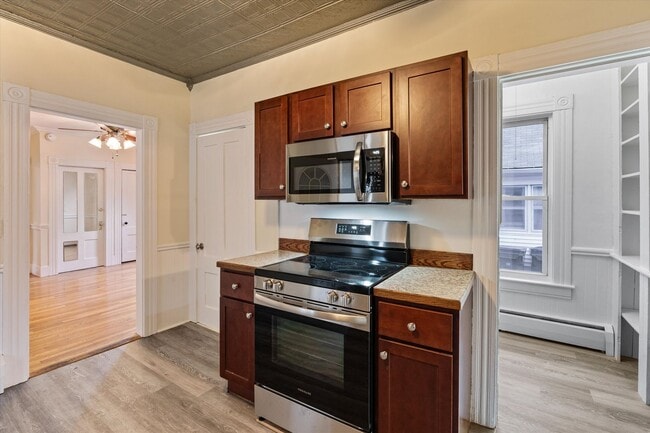 Building Photo - 99 William St