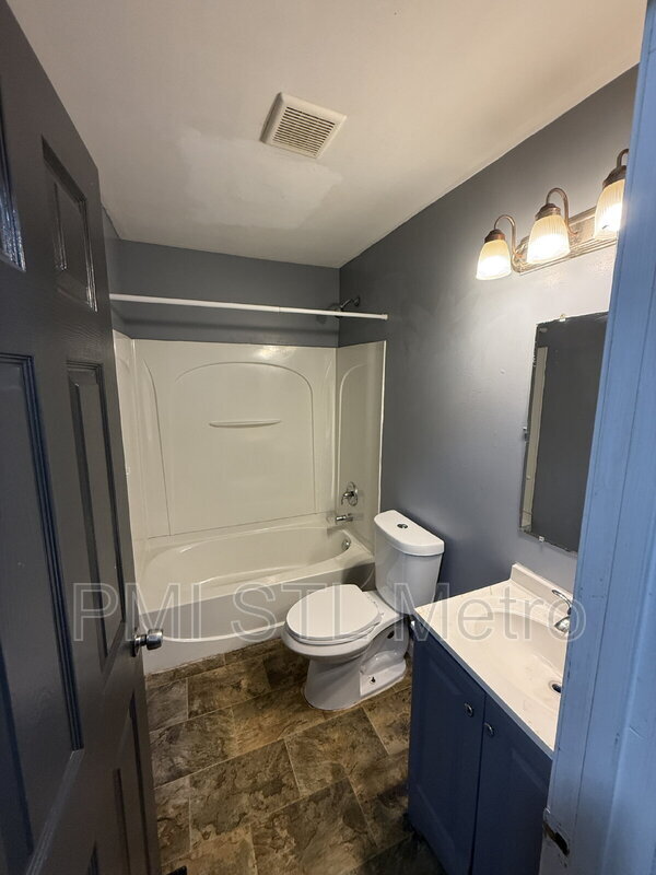 Building Photo - 10365 Lord Dr