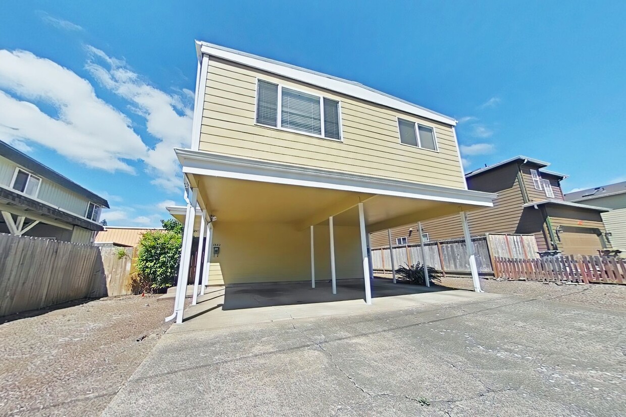 Primary Photo - Duplex ~ Walk to Campus ~ Small Pet Friendly