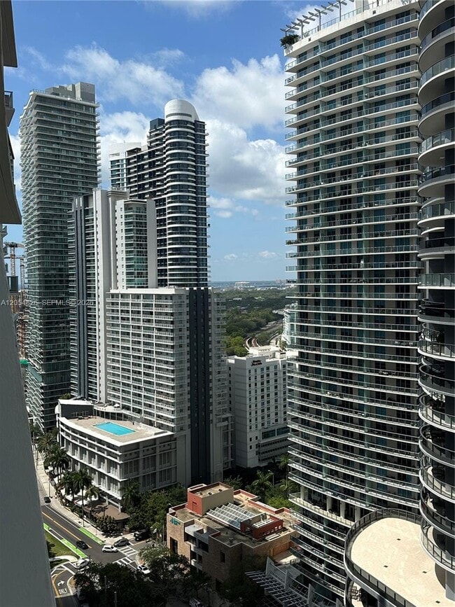 Building Photo - 1010 Brickell Ave