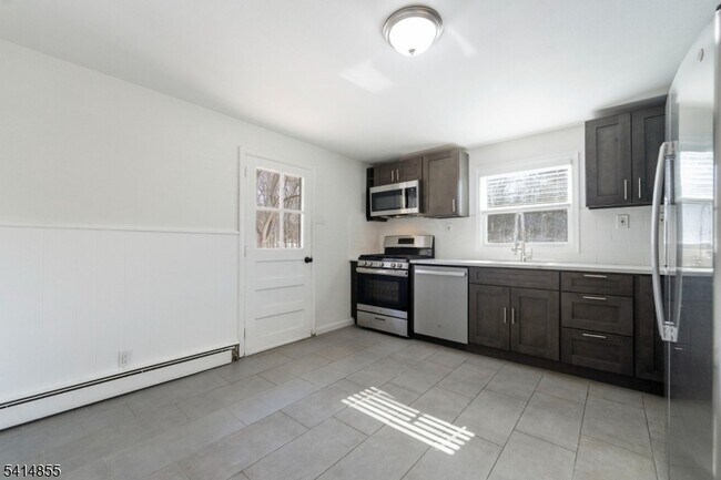 Foto del edificio - 549 Ewing Ave