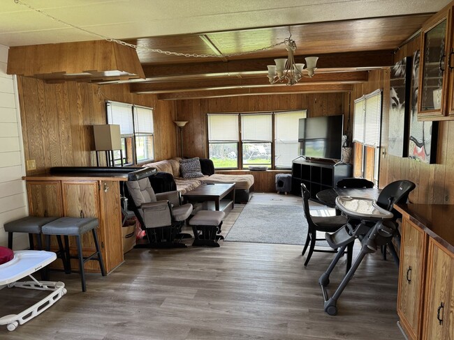 Foto del edificio - 25402 LaGrange Rd
