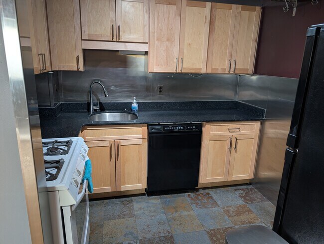 Photo - 1935 Douglas St Apartment