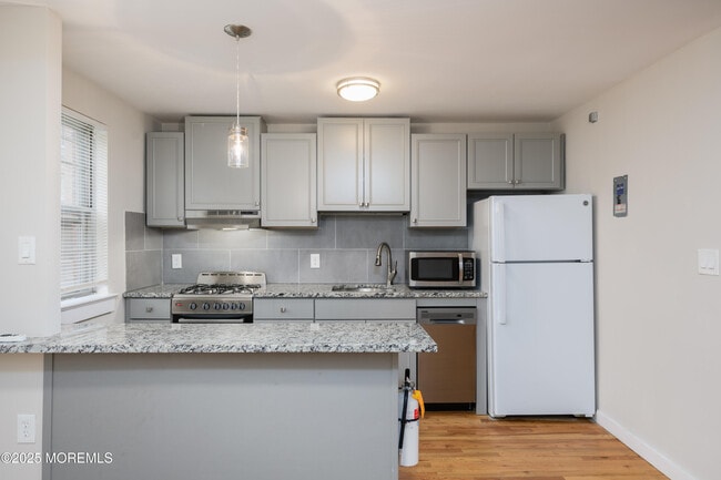 Building Photo - 66 Manor Dr