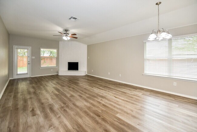 Building Photo - 709 Silverleaf Ct