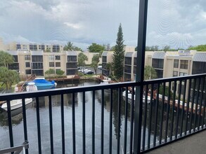 Building Photo - 9 Royal Palm Way
