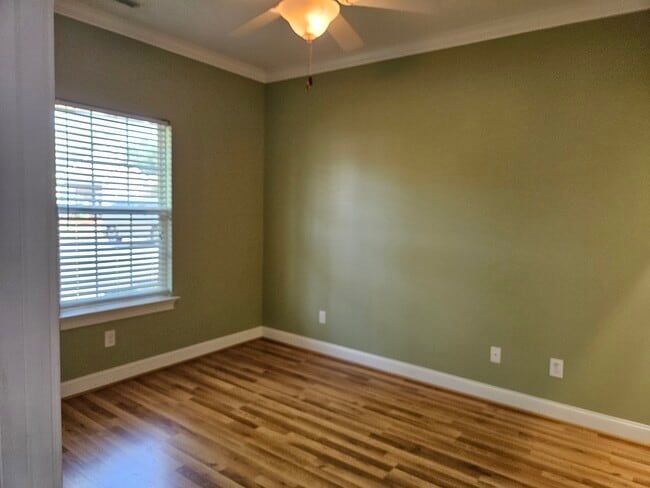 Building Photo - 1712 Stonebriar Dr NE