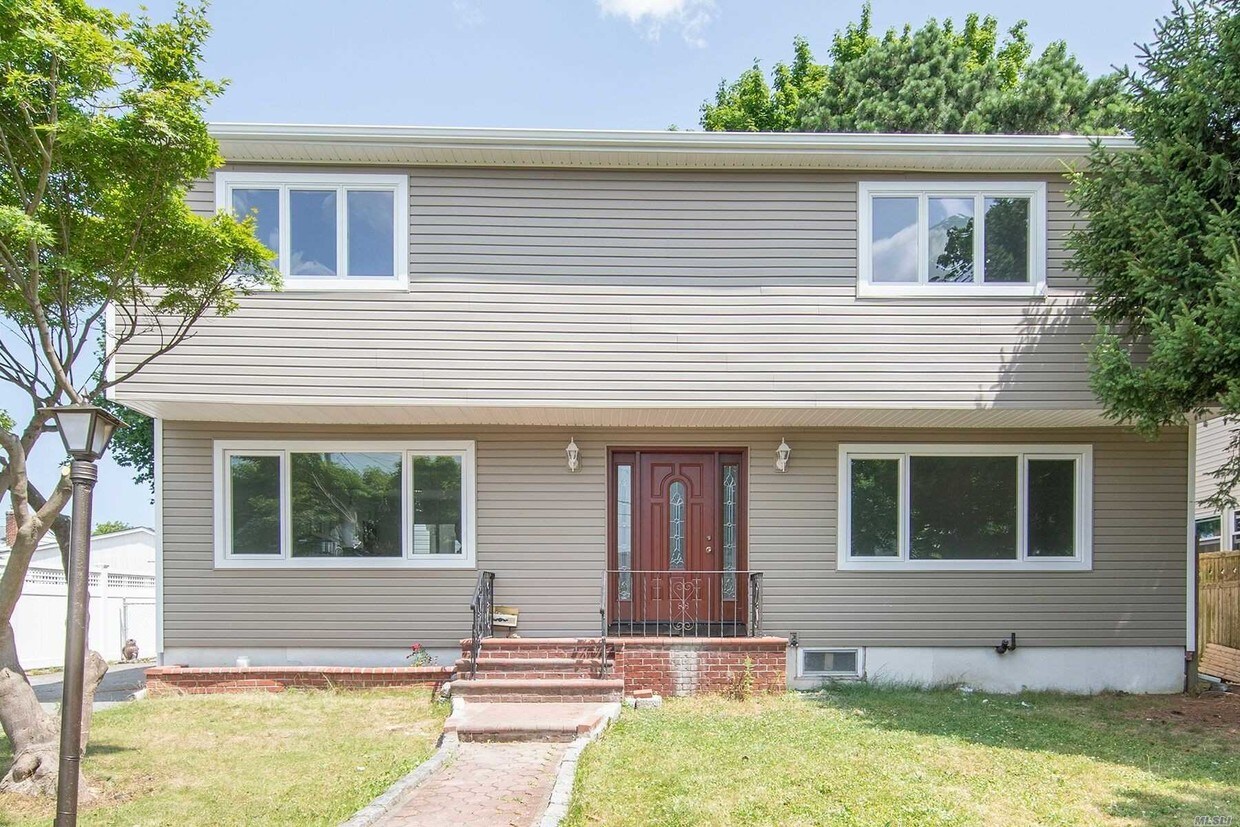 Primary Photo - 235 N Utica Ave