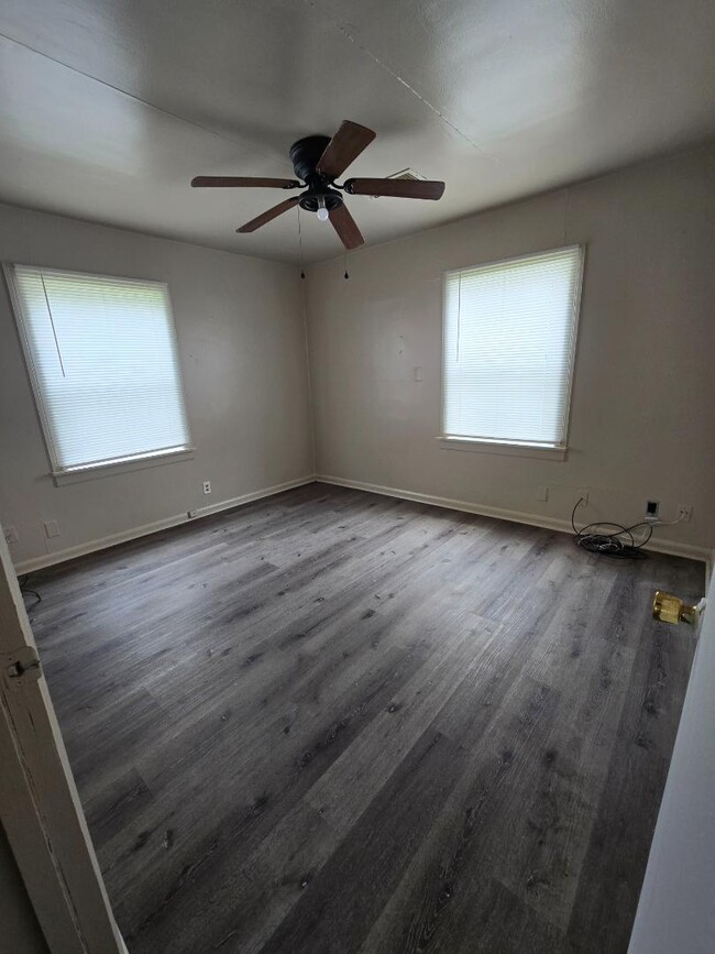 Building Photo - 420 S Peachtree St