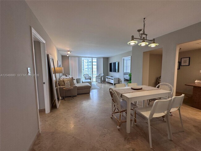 Foto del edificio - 18021 Biscayne Blvd