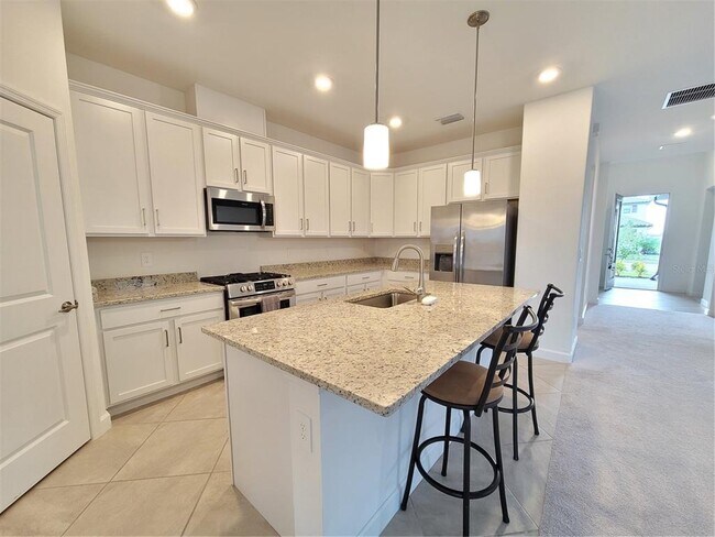 Foto del edificio - 15719 Islandwalk Ave