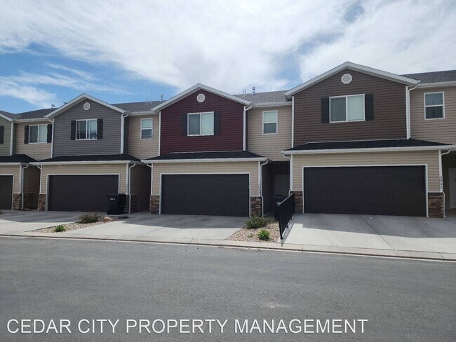 Foto del edificio - 3 br, 2.5 bath House - 3044 N 225 E