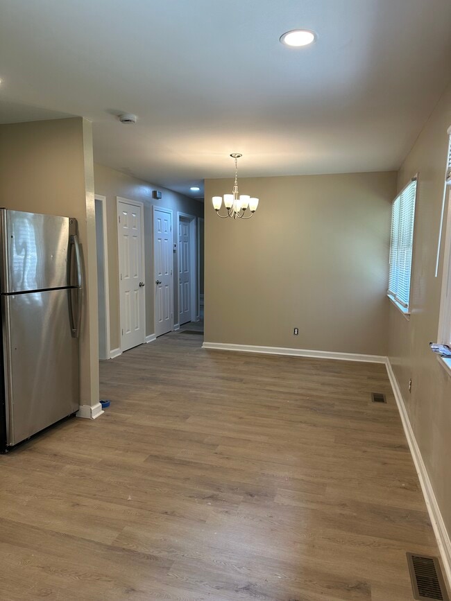 Dining room - 1415 Vancouver Dr