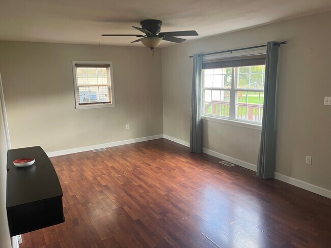 Foto del edificio - 316 Oak Cir