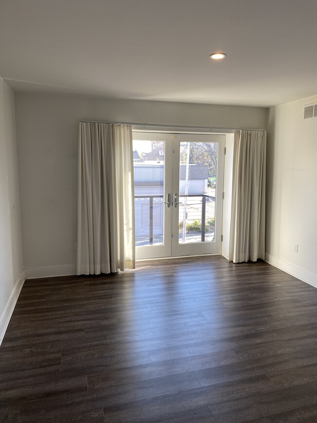 Building Photo - 14938 Kercheval St