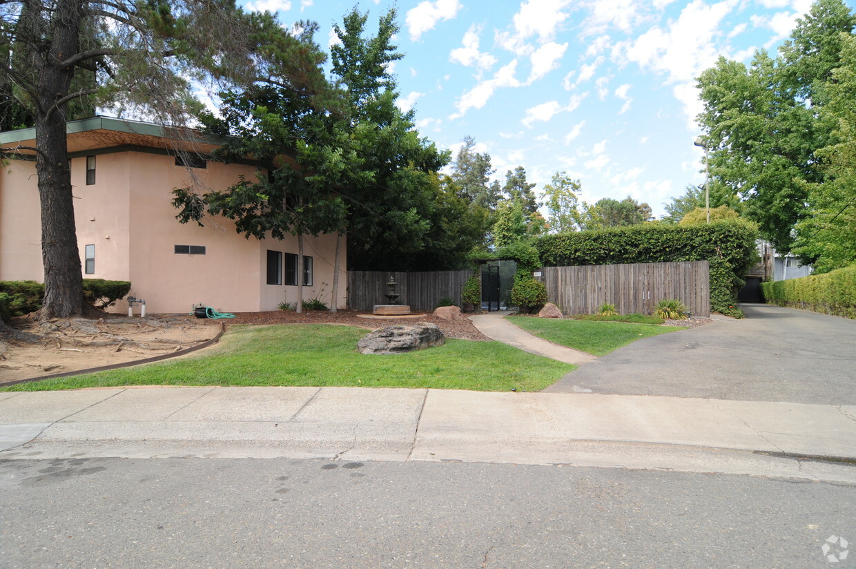 Building Photo - 5911 Newman Ct