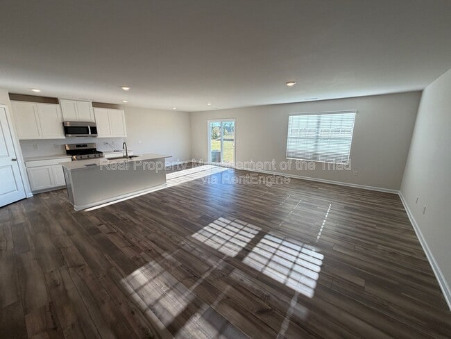 Photo - 329 Kingscote Wy House