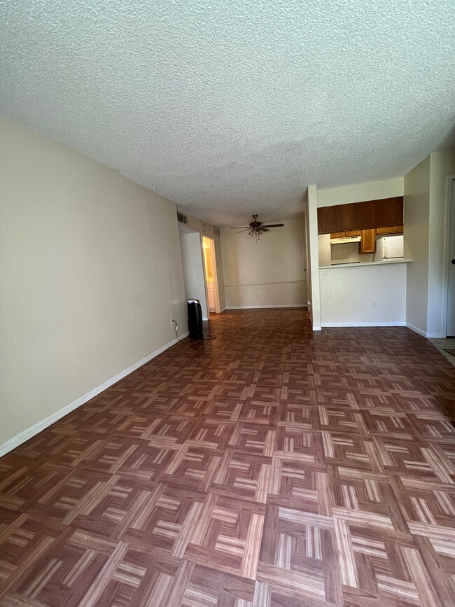 Living/dining area - 2120 El Paseo St