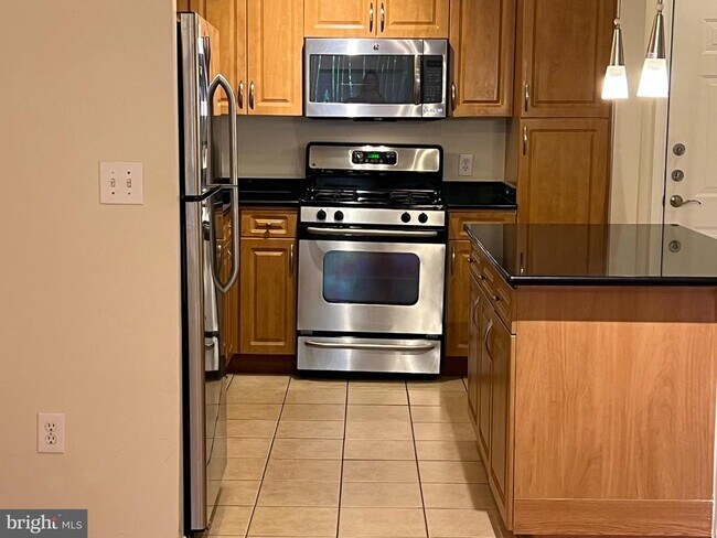 Building Photo - 12905 Centre Park Cir