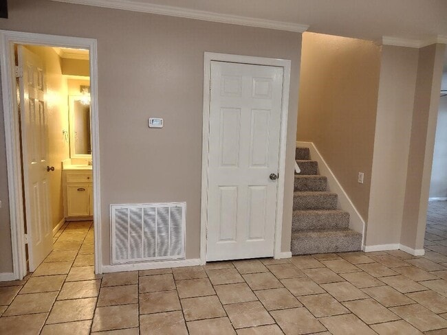 Building Photo - 2823 Whitman Dr
