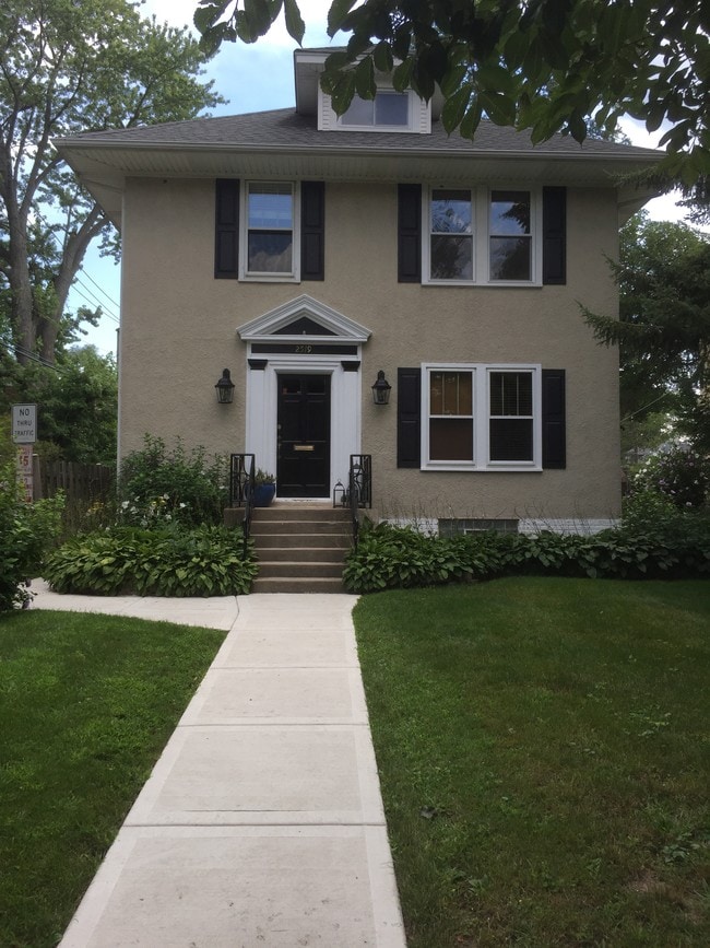 Frente - 2519 Ashland Ave