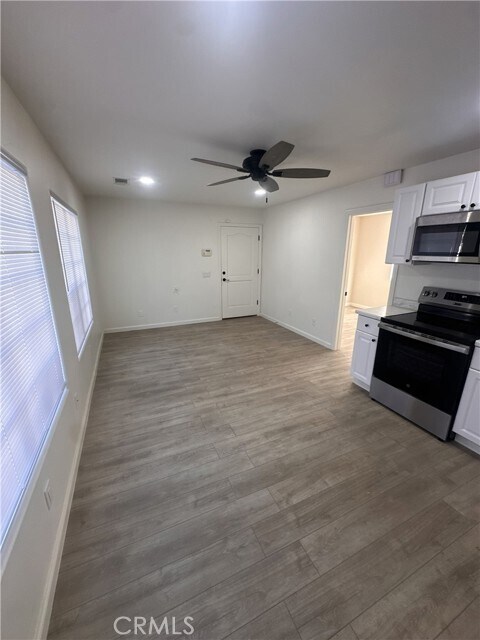 Foto del edificio - 3835 Camellia Dr