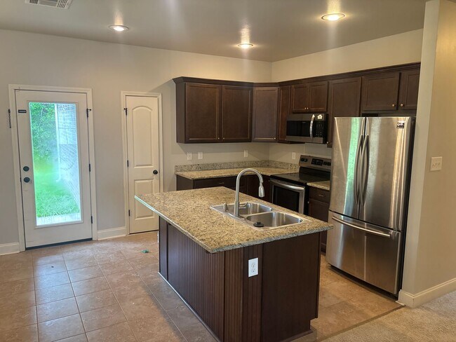 Foto del edificio - Beautiful 3-bedroom/2-bath D'Iberville