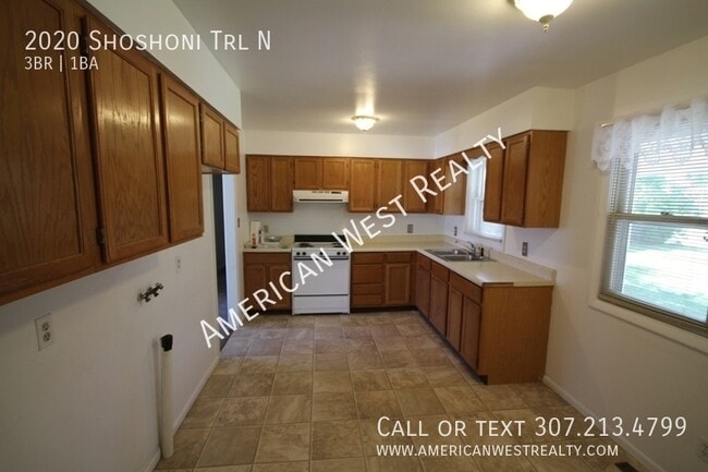 Building Photo - 2020 Shoshone Trail N