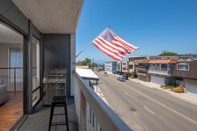 Ocean View - 748 Manhattan Beach Blvd