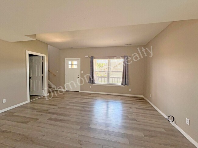 Building Photo - 2124 N Bradbury Ln