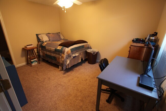 Foto del edificio - 3B/3B Duplex On Tiger Transit Available August 2026!