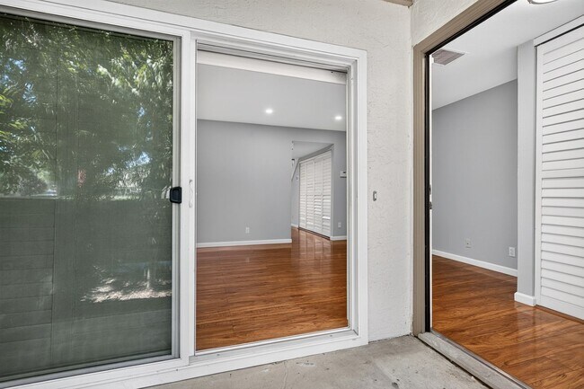 Foto del edificio - Move-In Ready 2BR/2.5BA in Desirable Sunset Park – Minutes to Downtown Walnut Creek!