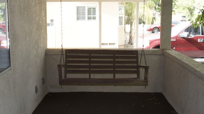 Foto del edificio - 5723 Stansbury Ave