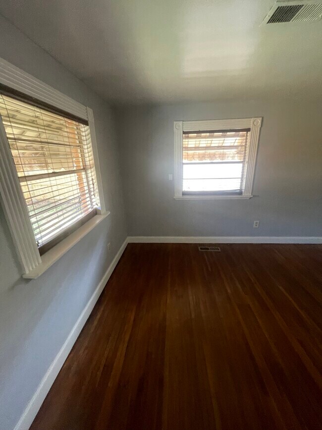 Foto del edificio - 718 W 41st St