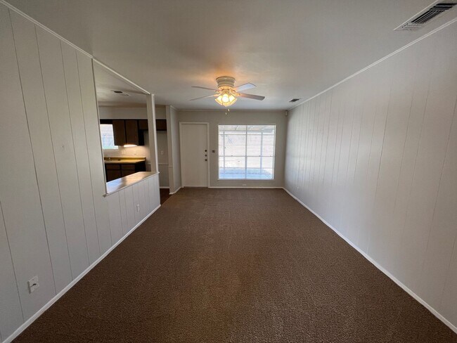 Foto del edificio - LOVELY 3 BEDROOM HOME NESTLED IN A CUL-DE-...