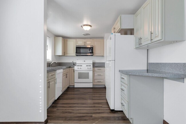 Building Photo - Pet Friendly West Valley Home w flexible l...