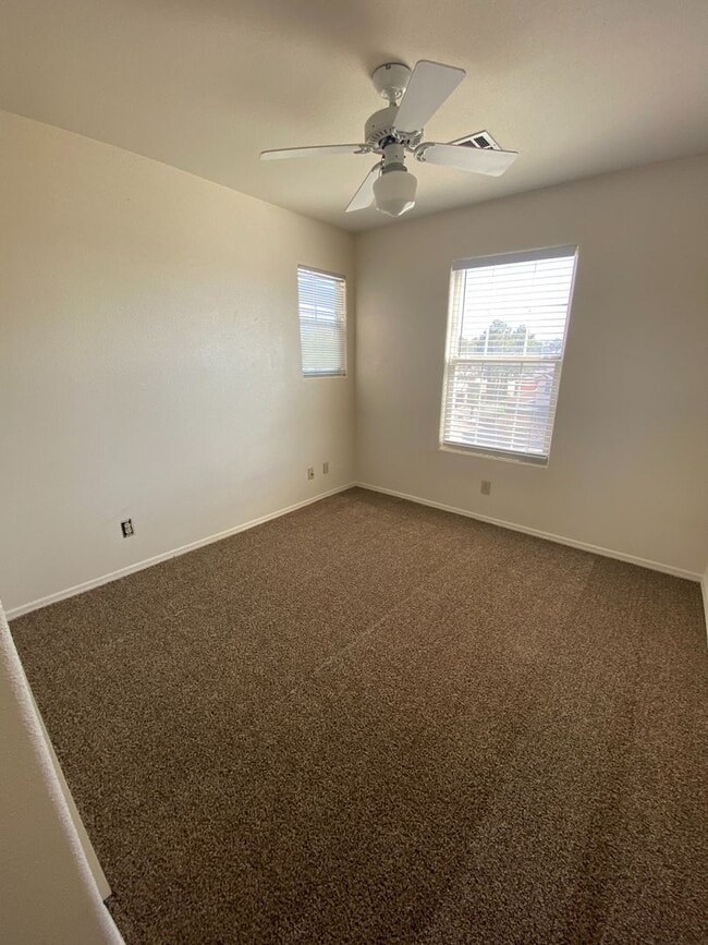 Building Photo - Beautiful 2 Story Town Home Located off of...
