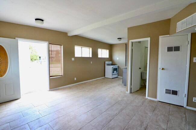 Building Photo - 408 Lesa Ln