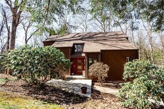 Building Photo - 126 Green Forest Dr
