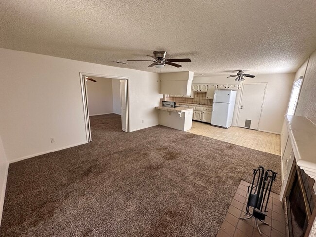 Foto del edificio - Available Soon!