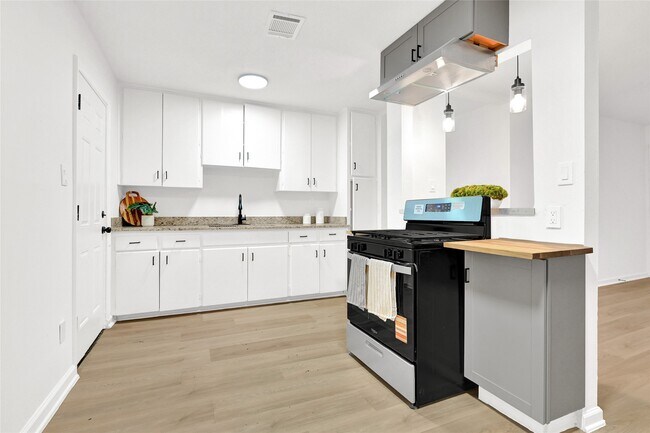 Foto del edificio - 3129 Airport Blvd