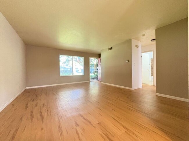 Foto del edificio - Cute 2 Bedroom Condo