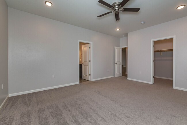 Building Photo - 3 bed/2 bath Single Family Home in North P...