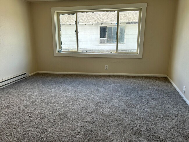 Foto del edificio - 3008 E Rowan Ave