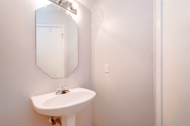 Foto del edificio - 12654 Pine Bush Dr