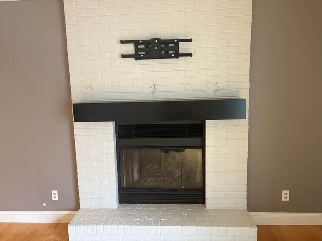 Foto del edificio - 7302 Gladstone Dr