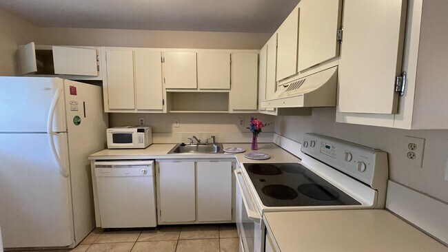 Foto del edificio - 109 Gardens Dr